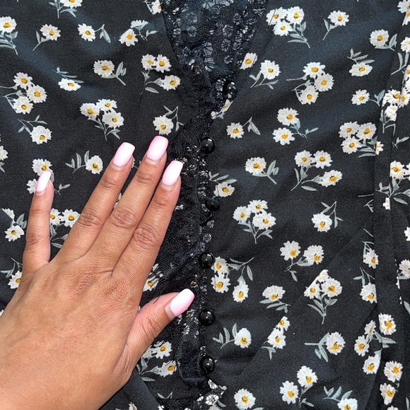 Two piece shein skirt and button up long sleeve floral and lace 💐🖤never worn - Picture 4 of 6